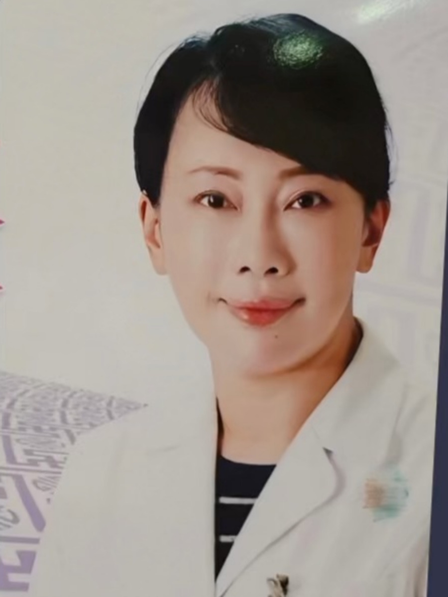羅峻極醫生肖像